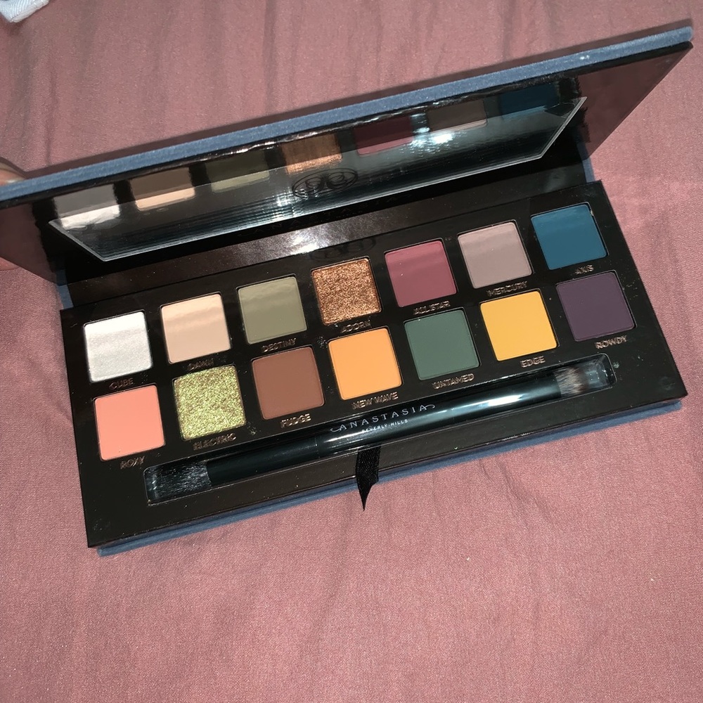 ❌ SOLD ❌ Subculture Eyeshadow Palette ABH